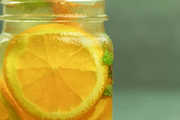 Bevanda Fresca Infusa Con Arancia Limone Lime Succhi Frutta Freschi — Foto Stock