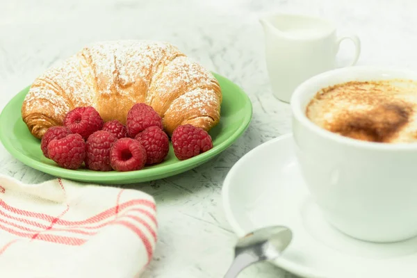 Croissants Framboesas Frescas Croissants Frescos Deliciosos Café Manhã Hotel Café — Fotografia de Stock