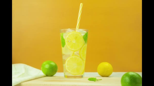 Delicious Cool Drink Made Fresh Citrus Fruits Raw Fruits Cocktail — Vídeo de stock