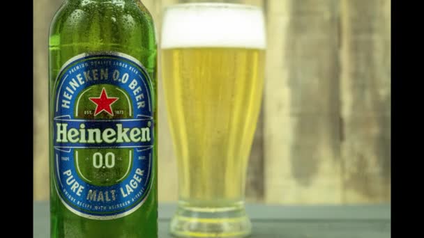 Poland Warsaw August 2022 Cool Heineken Beer Bottle Drops Water — 图库视频影像