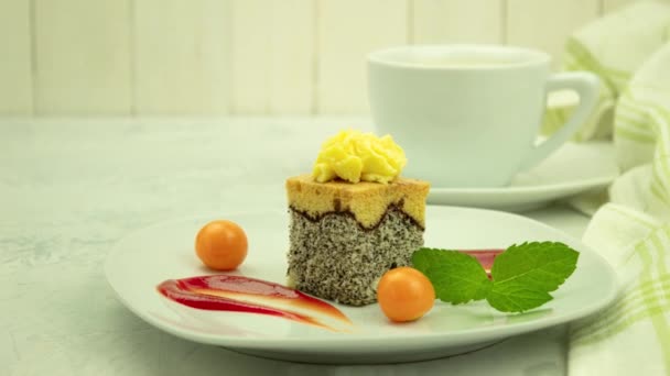 Delicious Sponge Cake Poppy Filling Piece Cake White Plate Decorated — Vídeo de stock