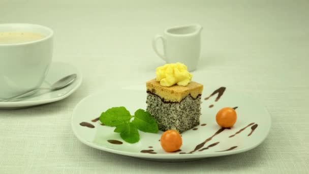 Delicious Sponge Cake Poppy Filling Piece Cake White Plate Decorated — Stock videók
