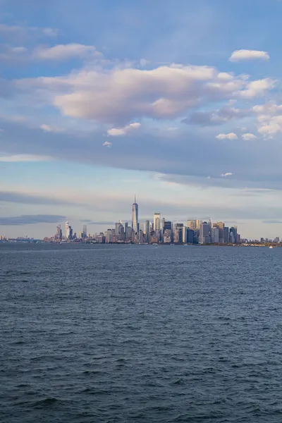 Manhattan Feribotu Gün Batımında Manhattan Deniz Manzarası — Stok fotoğraf