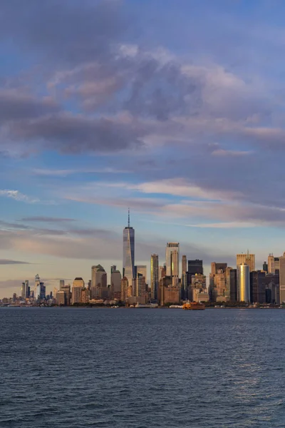 Fähre Nach Manhattan Blick Auf Manhattan Vom Wasser Bei Sonnenuntergang — Stockfoto