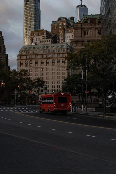 美国纽约州曼哈顿的红色旅游巴士 — 图库照片