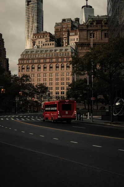 美国纽约州曼哈顿的红色旅游巴士 — 图库照片