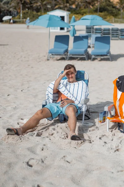 Beach Miami Florida Usa Young Man Resting Beach — Stock Photo, Image