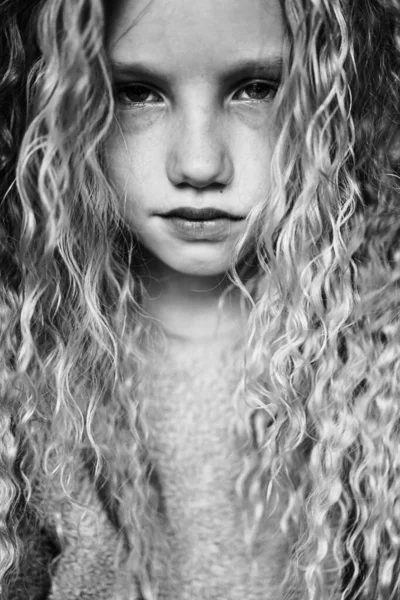Beautiful Blonde Girl Long Curly Hair Emotional Portrait — Stock Photo, Image
