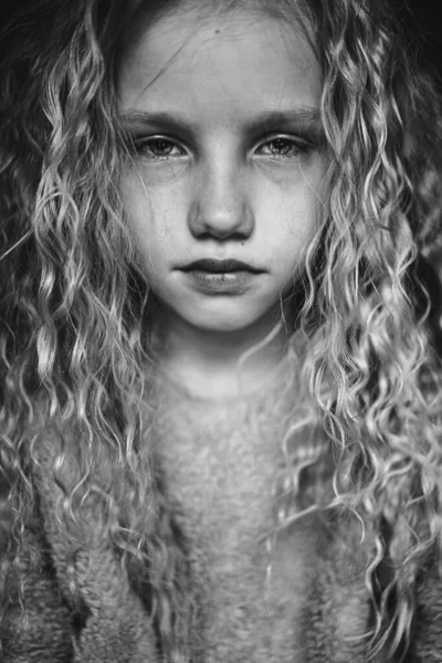 Beautiful Blonde Girl Long Curly Hair Emotional Portrait — Stock Photo, Image