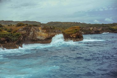 Benzersiz doğal kayaların ve kayalıkların muhteşem görüntüsü