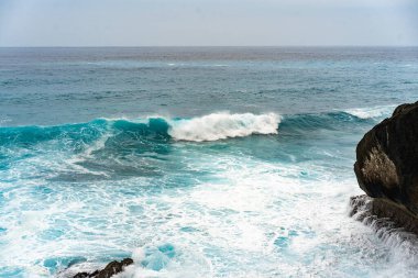 Doğal arka plan, okyanustaki dalgalar.