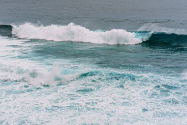 Doğal arka plan, okyanustaki dalgalar.