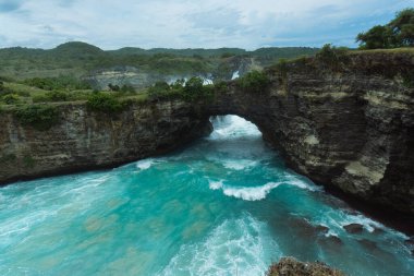 Benzersiz doğal kayaların ve kayalıkların muhteşem görüntüsü