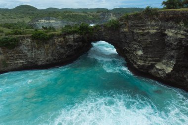 Benzersiz doğal kayaların ve kayalıkların muhteşem görüntüsü