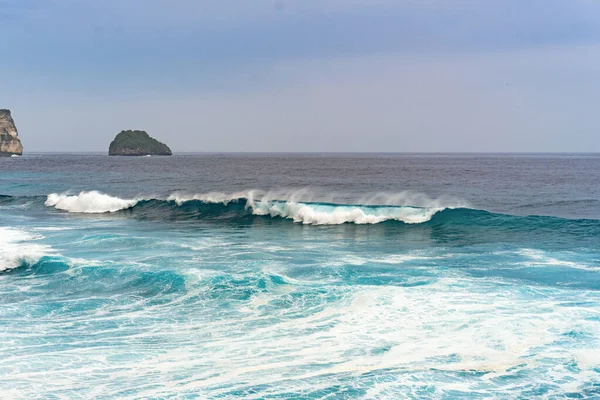 Doğal arka plan, okyanustaki dalgalar.