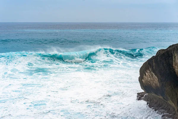 Doğal arka plan, okyanustaki dalgalar.