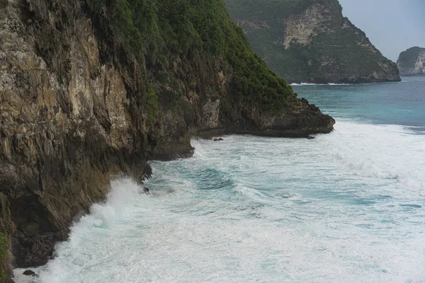 泡と波 自然の背もたれと青い海 — ストック写真