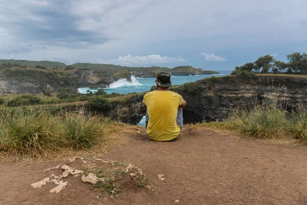 İnsan gezgini, Angel 's Billabong plajı, Nusa Penida Adası, Bali,