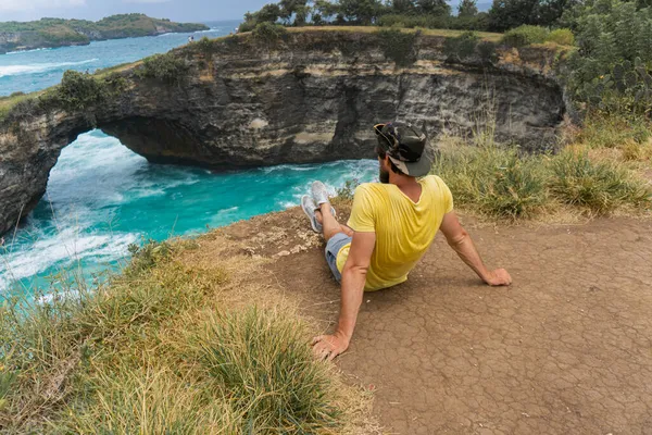 İnsan gezgini, Angel 's Billabong plajı, Nusa Penida Adası, Bali,