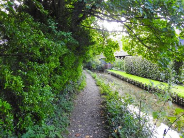İngiltere 'deki aylaklar için akarsu yolu