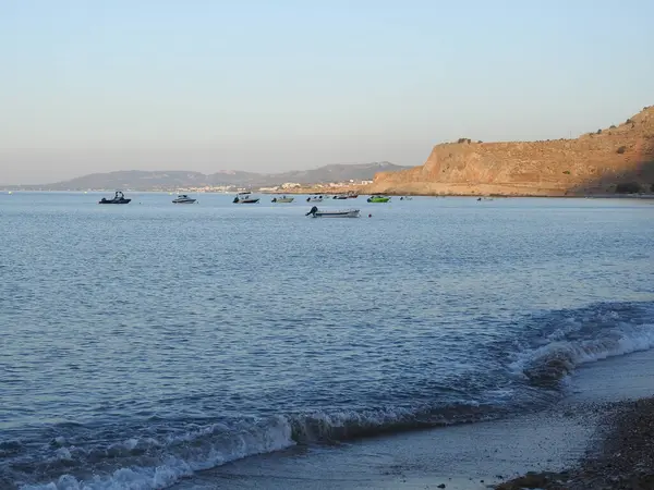 Mar Con Barcos Con Vistas Continente Isla Rhodes — Foto de Stock