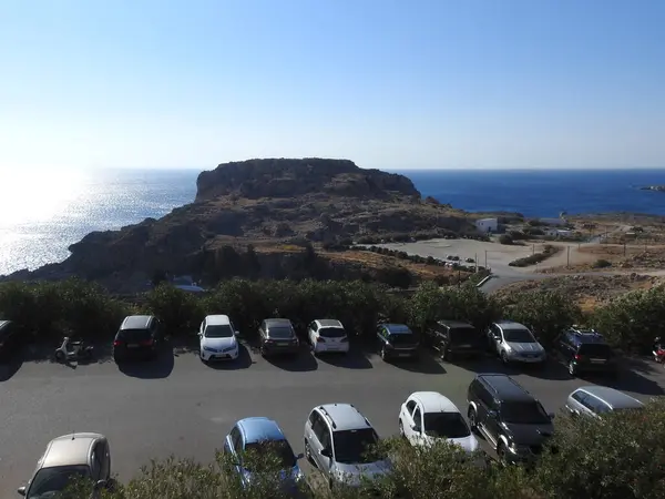 Άποψη Του Χώρου Στάθμευσης Κοντά Στη Θάλασσα Βραχώδη Περιοχή — Φωτογραφία Αρχείου
