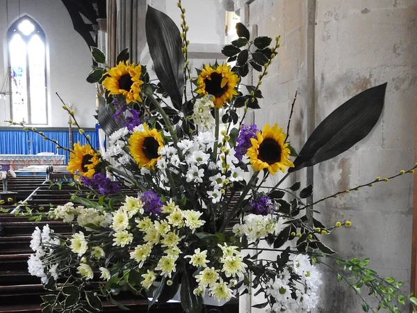 Extensive Bouquet Flowers Composed Various Flowers Stands Background Interior Church Foto Stock