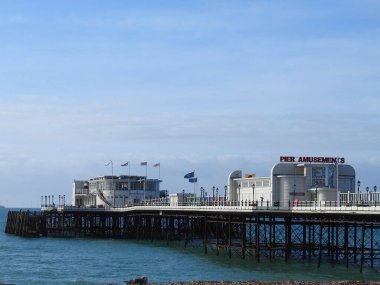 Denizdeki iskele manzarası