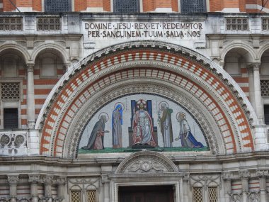 Londra 'daki dekoratif kilise cephesi
