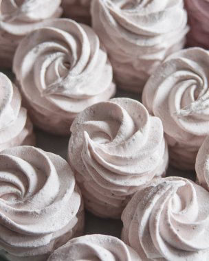 Bir sürü ev yapımı zephyr ya da lokum, yakın çekim, seçici odaklanma.