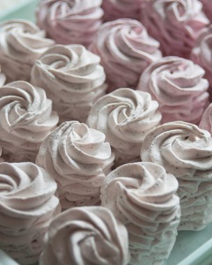 Bir sürü ev yapımı zephyr ya da lokum, yakın çekim, seçici odaklanma.