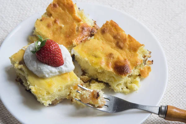 Homemade Cottage Cheese Casserole Served Strawberry Sour Cream Selective Focus — Stock Photo, Image