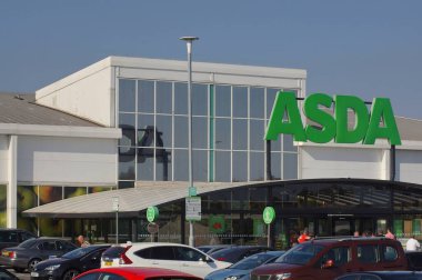 ASDA süpermarketine giriş ve otopark BOSTON, 