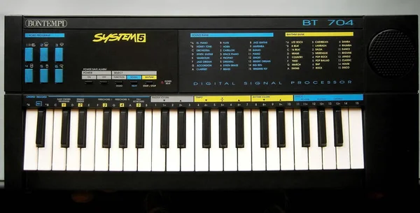 Vintage Bontempi System Electronic Keyboard — Stock Photo, Image