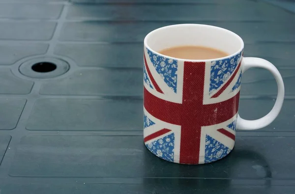 Union Jack Tasse Thé Sur Table Extérieur — Photo