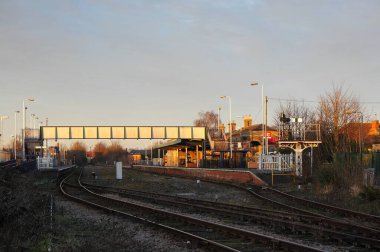 Tren istasyonu Sleaford Rd.rail geçidinde gün batımında BURNshire 'da görüldü. 