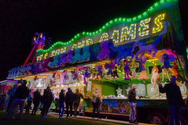 Mayfair 'in parktaki gece vakti insanları. BOSTON Hughnshire,