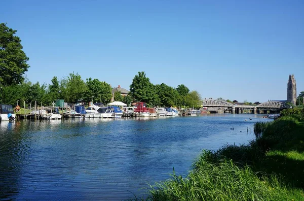 Motorboten Binnenvaartschepen Gateway Jachthaven Met Sluisbrug Stomp Achtergrond Boston Verenigd — Stockfoto