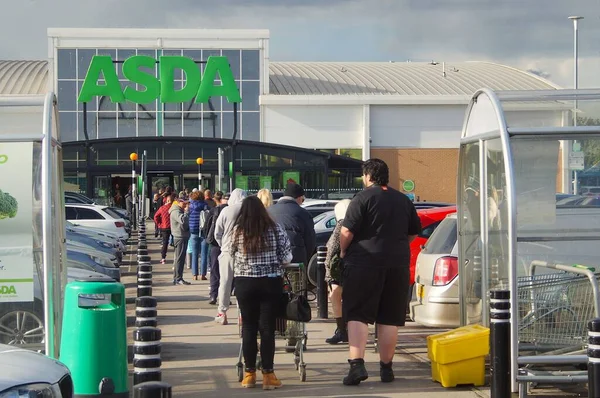 Una Cola Gente Supermercado Asda Lincs Boston —  Fotos de Stock