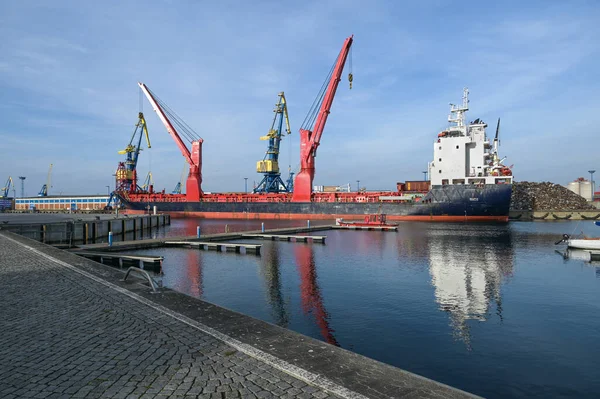 Wismar Niemcy Października 2021 Statek Towarowy Coe Leni Czerwonymi Żurawiami — Zdjęcie stockowe