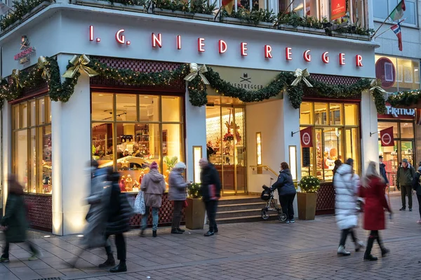 Lübeck November 2021 Eingang Des Berühmten Niederegger Marzipangeschäfts Mit Weihnachtsschmuck — Stockfoto
