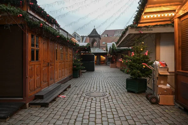 Ruelle Sombre Vide Avec Étals Fermés Avant Ouverture Marché Noël — Photo