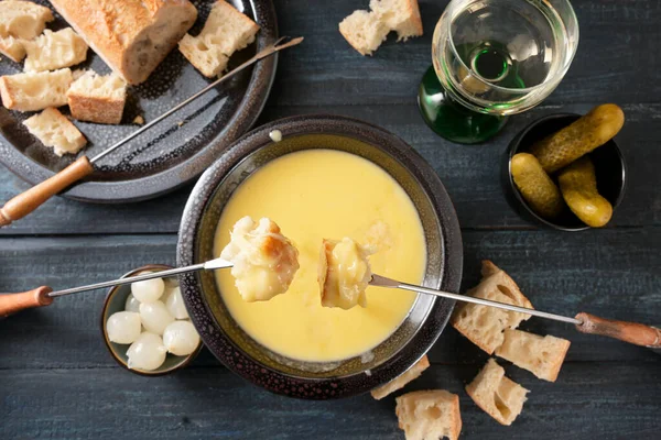 Fondue Queso Suizo Como Comida Fiesta Año Nuevo Con Pan —  Fotos de Stock