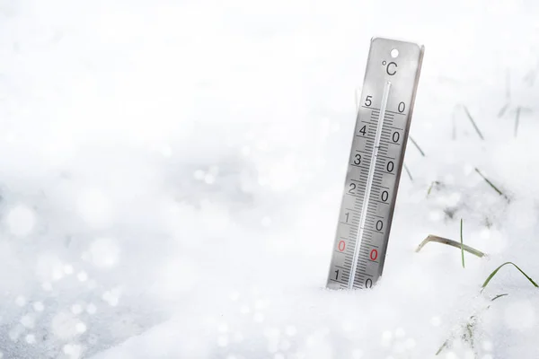 Thermometer Schnee Bei Kälteeinbruch Winter Konzept Für Wetterphänomene Klimawandel Und — Stockfoto