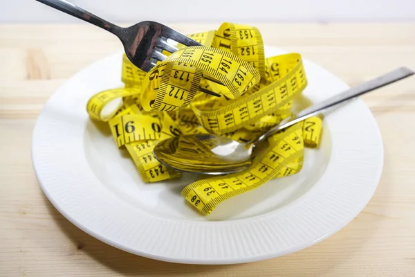 Cinta Métrica Como Pasta Plato Con Tenedor Cuchara Concepto Dieta — Foto de Stock