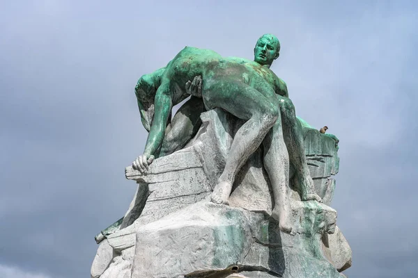 Fontän Skulptur Räddning Från Stress Hugo Berwald Framför Schwerin Centralstationen — Stockfoto