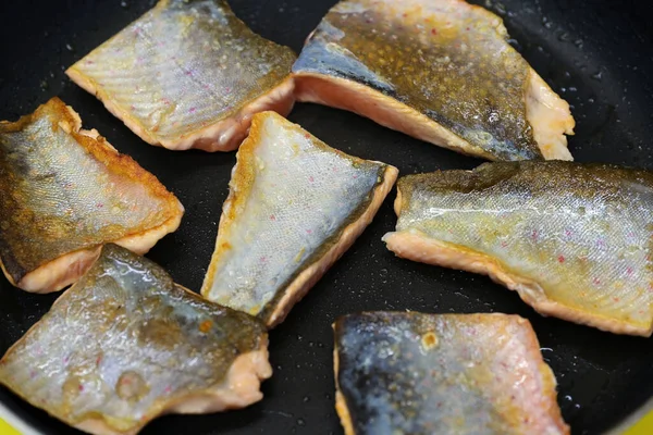 Char Fish Fillets Fried Skin Just Turned Black Pan Cooking — Fotografia de Stock