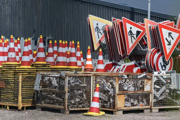 Dopravní Kužely Nebo Sloupy Značky Pro Staveniště Silnic Venkovním Úložišti — Stock fotografie