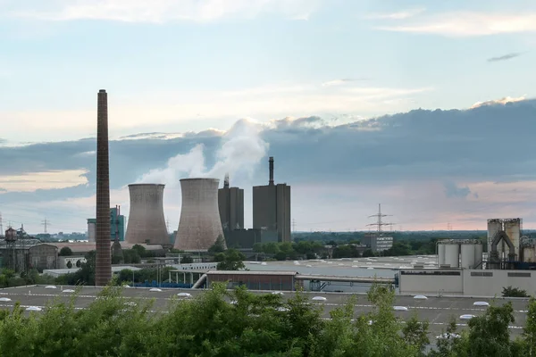 Schornsteine Und Kühltürme Mit Umweltverschmutzung Stahlindustrie Duisburg Mit Hochöfen Koksofen — Stockfoto