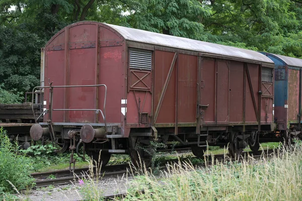 Old Rusty Freight Wagon Siding Overgrown Railroad Tracks Transportation Concept —  Fotos de Stock